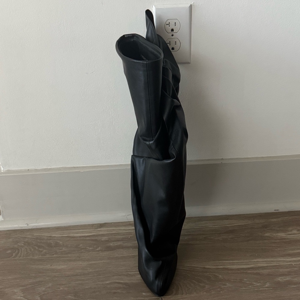 Alexander McQueen Black Heeled Boots - Picture 2 of 4